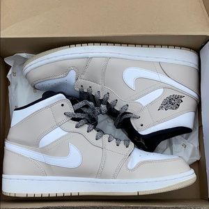 Air Jordan 1 MID (Desert Sand/ White-Black)